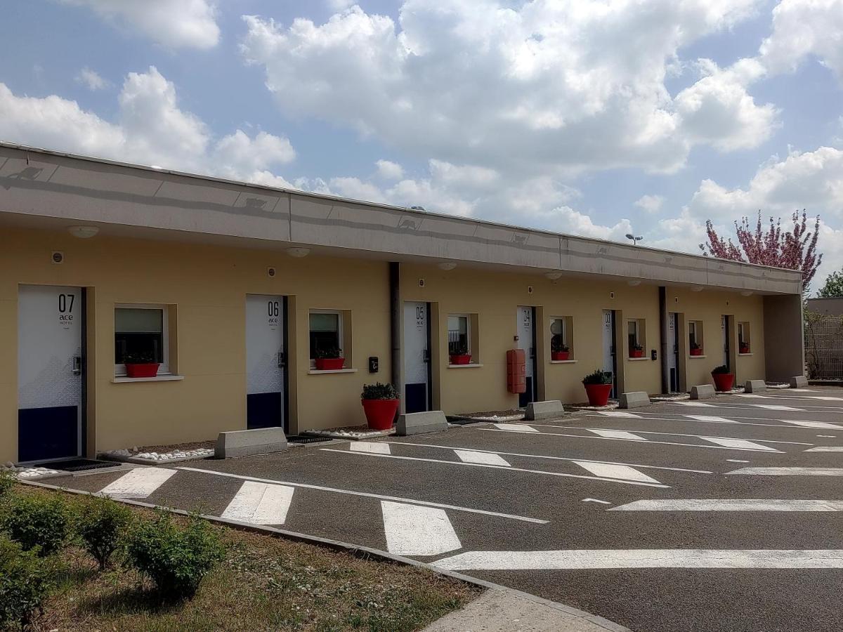 ACE Hôtel Travel Athée sur Cher Exterior foto